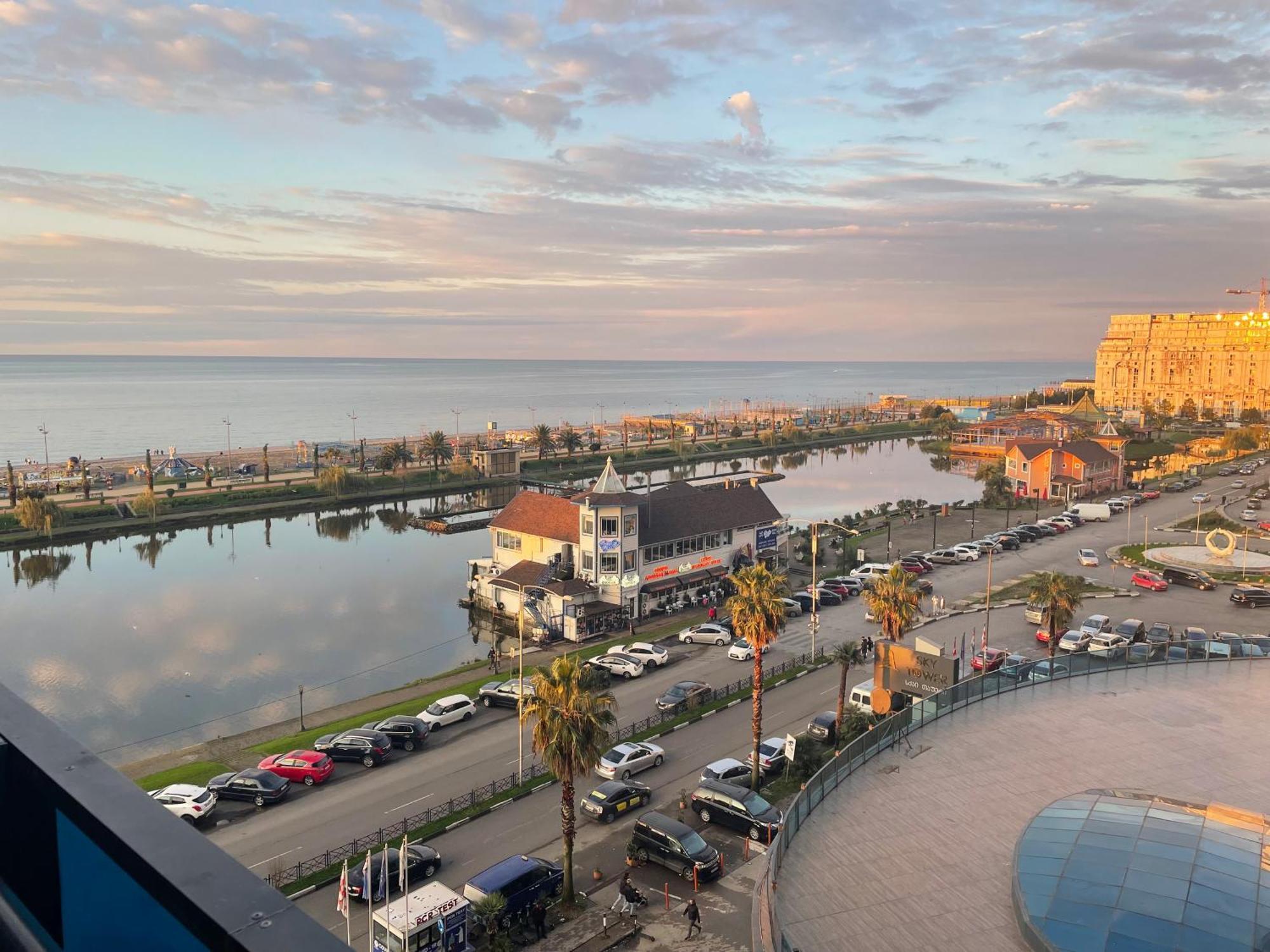 Suites Orbi City Aparthotel Batumi Ngoại thất bức ảnh